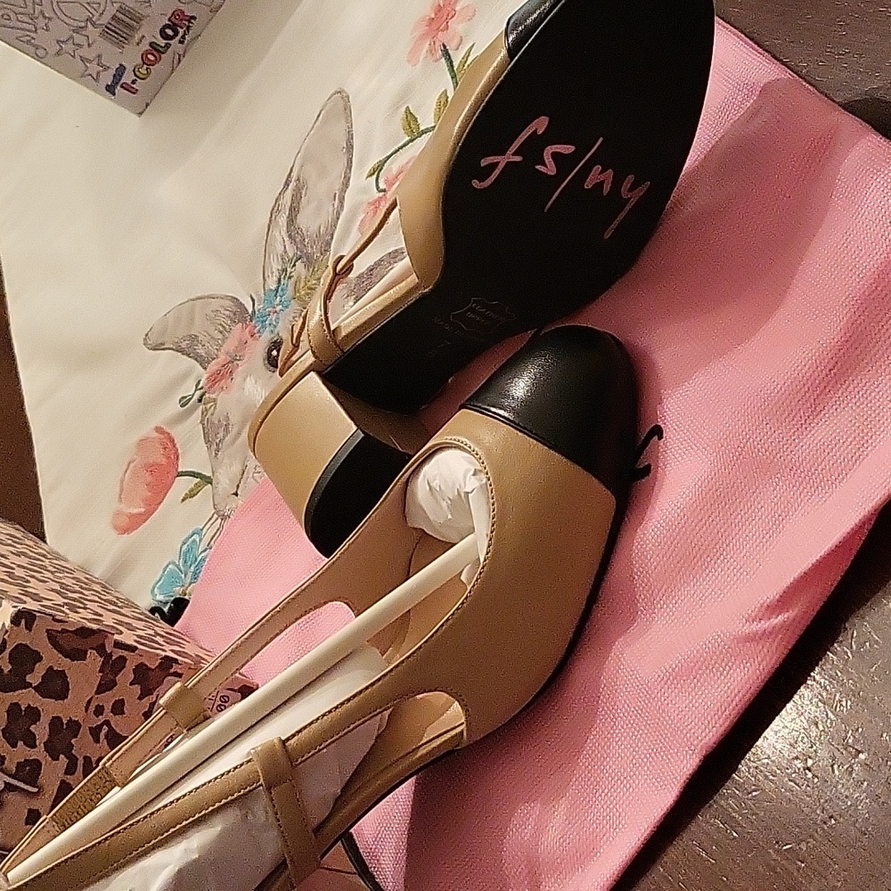 French Sole Baton Tan and Black Slingback Heels Numerous Sizes - Picture 4 of 7